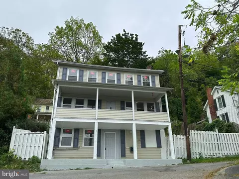 255 Hillside St, Everett, PA 15537 photo 2