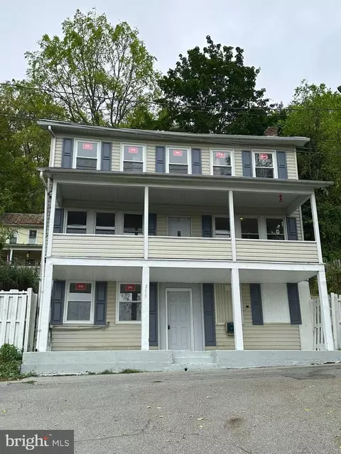 255 Hillside St, Everett, PA 15537