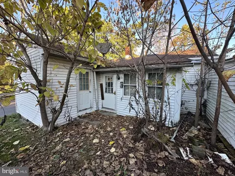113 E 1st Ave, Everett, PA 15537 photo 2