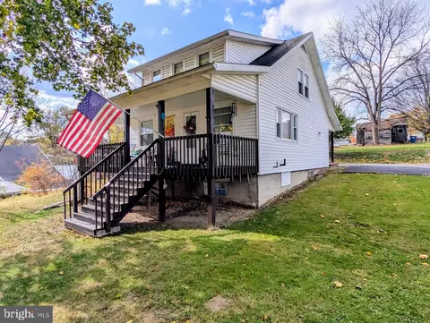 83 State St, Everett, PA 15537