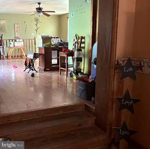 Entry Way - 650 West St, Everett, PA 15537 photo 2 of 12