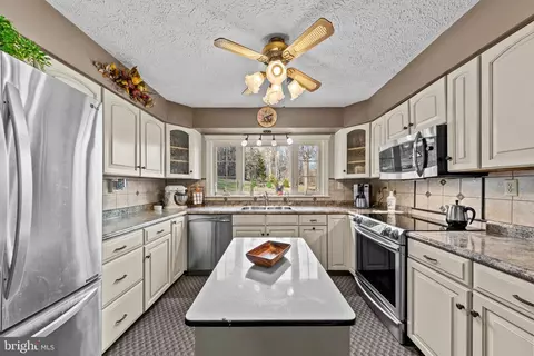 Kitchen - 125 Housel Rd, Everett, PA 15537 photo 7 of 15