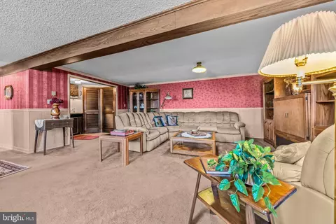 Living - 125 Housel Rd, Everett, PA 15537 photo 2 of 8