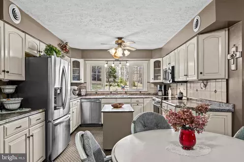 Kitchen - 125 Housel Rd, Everett, PA 15537 photo 5 of 15