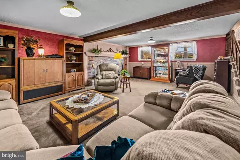 Living - 125 Housel Rd, Everett, PA 15537 photo 3 of 8