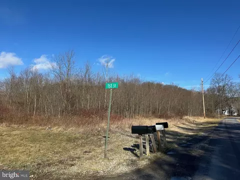 124 1st St #2 S, New Paris, PA 15554