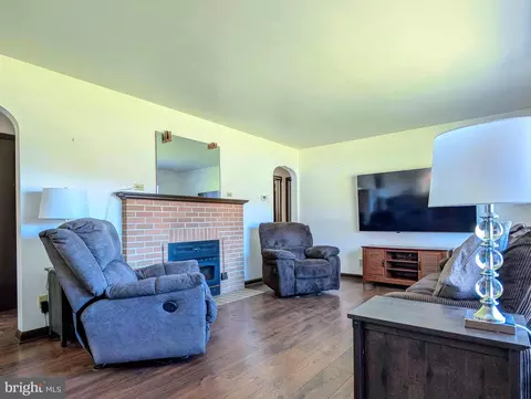 Living - 336 Upper Snake Spring Rd, Everett, PA 15537 photo 1 of 1