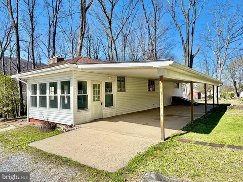Exterior - 624 Raystown Rd, Everett, PA 15537 photo 4 of 9