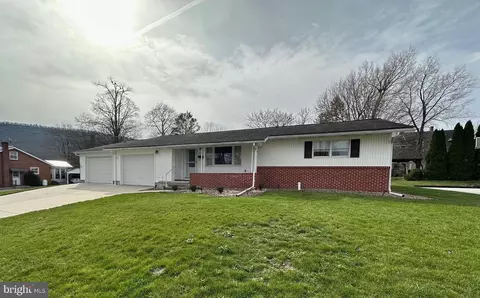 220 E Simpson St, Bedford, PA 15522