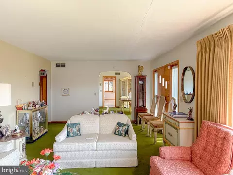 Living - 1771 Upper Snake Spring Rd, Everett, PA 15537 photo 2 of 5