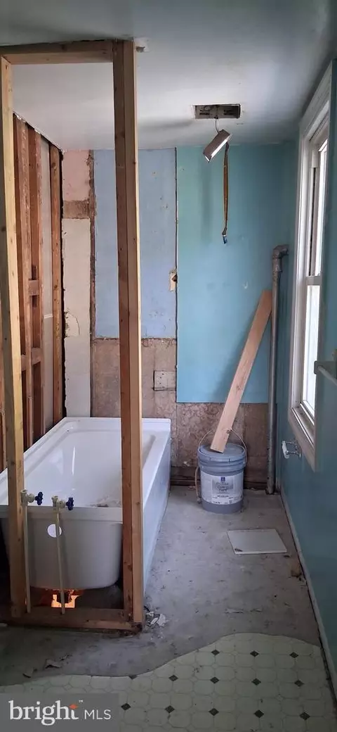 Bath - 327-329 W Main St, Everett, PA 15537 photo 2 of 4