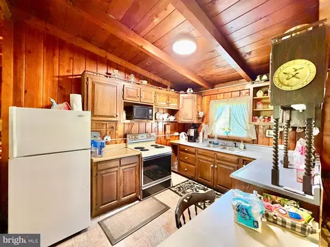 Kitchen - 457 Cove St, Everett, PA 15537 photo 2 of 2