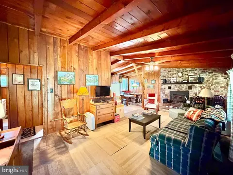 Living - 457 Cove St, Everett, PA 15537 photo 1 of 2
