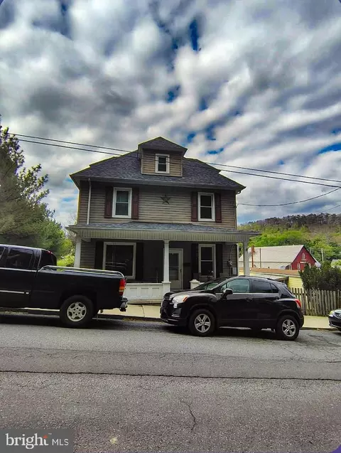 37 W 3rd St, Everett, PA 15537