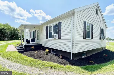 123 Firehouse Rd, Breezewood, PA 15533