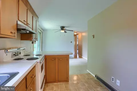 Entry Way - 911 West St, Everett, PA 15537 photo 4 of 4
