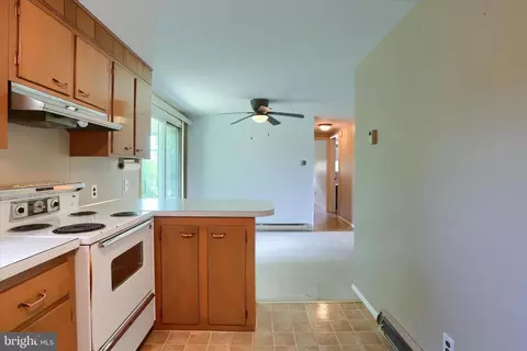 Entry Way - 911 West St, Everett, PA 15537 photo 3 of 4
