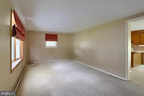 Living - 911 West St, Everett, PA 15537 photo 1 of 3