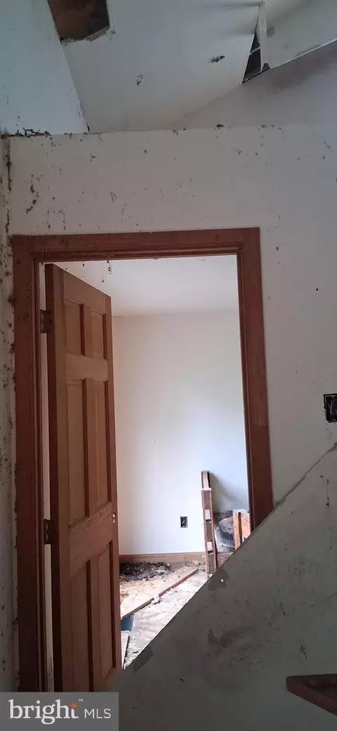 Entry Way - 234 Coastline Rd, Everett, PA 15537 photo 5 of 9