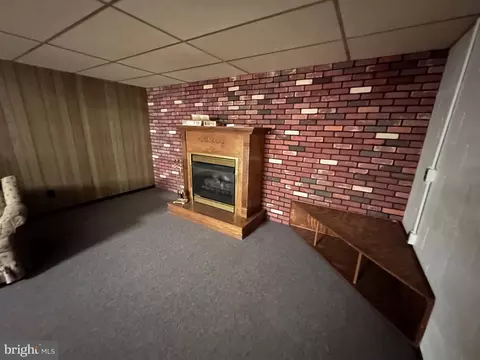 Living - 150 Wareham Rd, Everett, PA 15537 photo 3 of 4