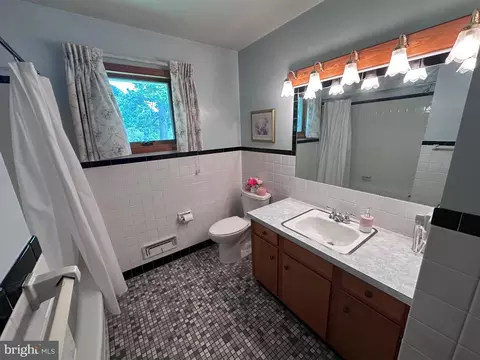 Bath - 150 Wareham Rd, Everett, PA 15537 photo 3 of 3