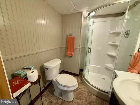 Bath - 2348 Raystown Rd, Everett, PA 15537 photo 6 of 7