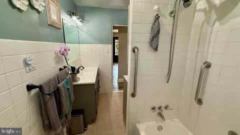 Bath - 2348 Raystown Rd, Everett, PA 15537 photo 1 of 7
