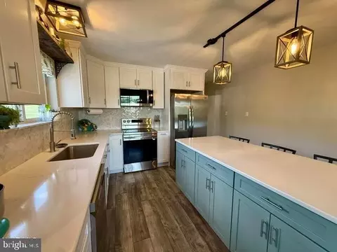 Kitchen - 2348 Raystown Rd, Everett, PA 15537 photo 5 of 9