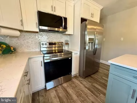 Kitchen - 2348 Raystown Rd, Everett, PA 15537 photo 3 of 9