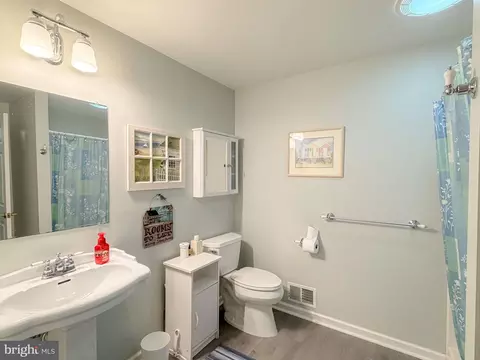 Bath - 274 Hawthorne Dr, Everett, PA 15537 photo 5 of 6