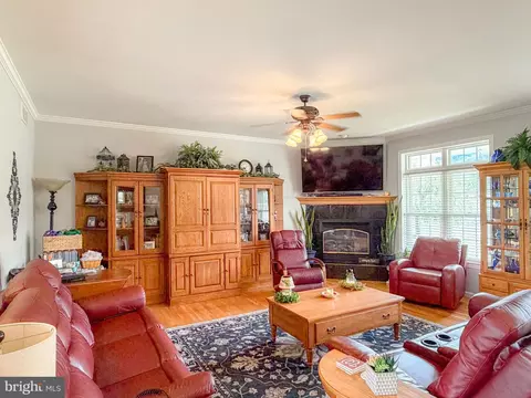 Living - 274 Hawthorne Dr, Everett, PA 15537 photo 2 of 2