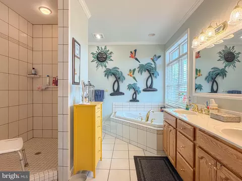 Bath - 274 Hawthorne Dr, Everett, PA 15537 photo 1 of 6
