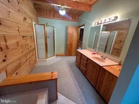 Bath - 495 Ritchey Rd SE, Everett, PA 15537 photo 3 of 6