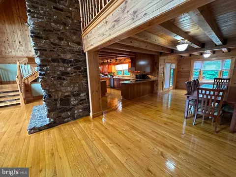 Entry Way - 495 Ritchey Rd SE, Everett, PA 15537 photo 5 of 7