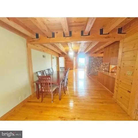 Dining - 495 Ritchey Rd SE, Everett, PA 15537 photo 2 of 2