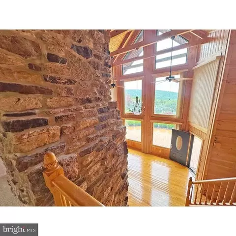 Entry Way - 495 Ritchey Rd SE, Everett, PA 15537 photo 2 of 7