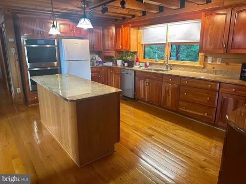 Kitchen - 495 Ritchey Rd SE, Everett, PA 15537 photo 2 of 5