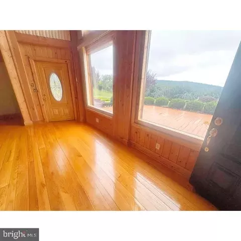 Entry Way - 495 Ritchey Rd SE, Everett, PA 15537 photo 3 of 7