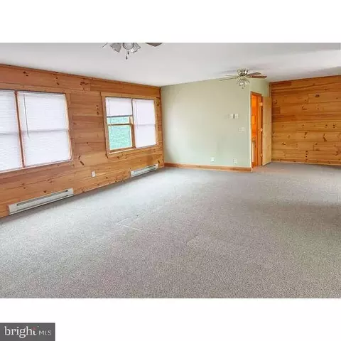 Living - 495 Ritchey Rd SE, Everett, PA 15537 photo 3 of 5