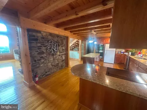 Entry Way - 495 Ritchey Rd SE, Everett, PA 15537 photo 4 of 7