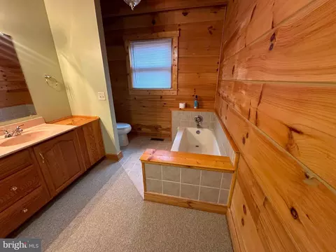 Bath - 495 Ritchey Rd SE, Everett, PA 15537 photo 2 of 6
