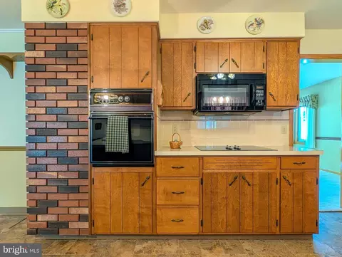 Kitchen - 118 Locust Dr, Everett, PA 15537 photo 2 of 7