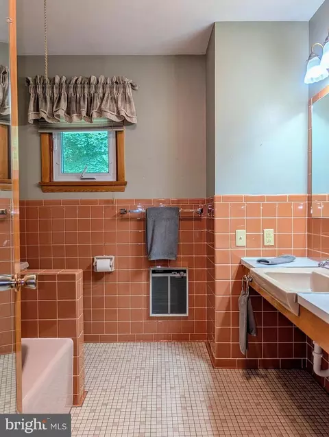 Bath - 118 Locust Dr, Everett, PA 15537 photo 5 of 5