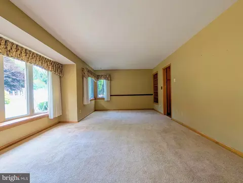 Living - 118 Locust Dr, Everett, PA 15537 photo 1 of 3