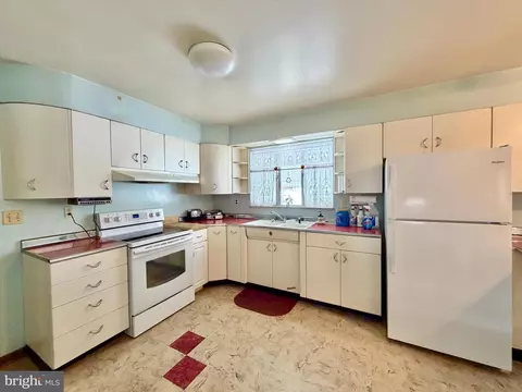 Kitchen - 624 632 Raystown Rd, Everett, PA 15537 photo 4 of 5