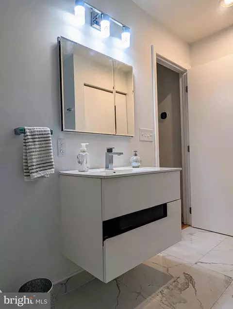 Bath - 5077 Summit View Rd, Everett, PA 15537 photo 6 of 10