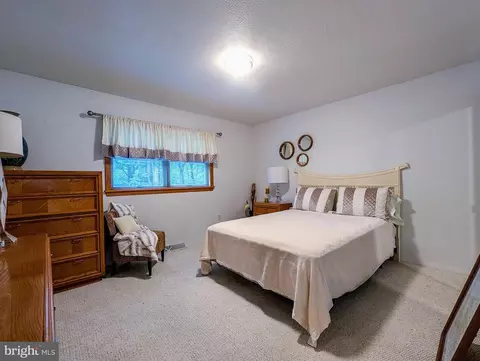 Bedroom - 5077 Summit View Rd, Everett, PA 15537 photo 4 of 7