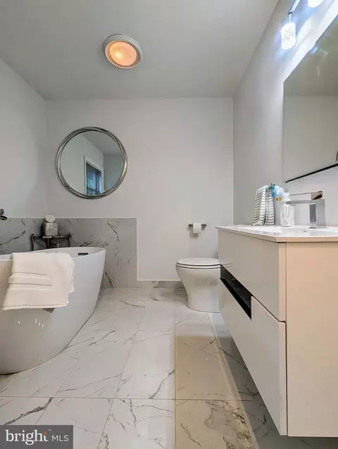 Bath - 5077 Summit View Rd, Everett, PA 15537 photo 3 of 10