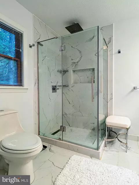 Bath - 5077 Summit View Rd, Everett, PA 15537 photo 2 of 10