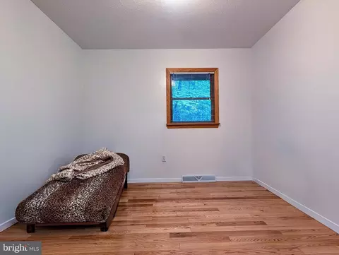 Bedroom - 5077 Summit View Rd, Everett, PA 15537 photo 2 of 7